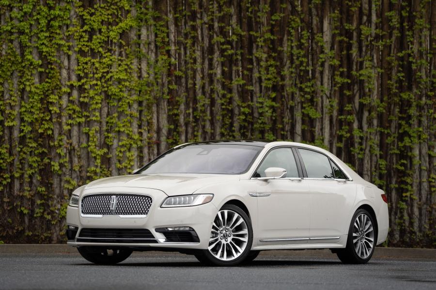  Lincoln Continental 2016 года  (фото 9 из 19)